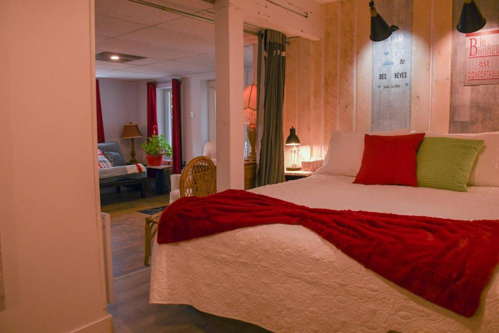 Gite Grand Moment Bed and Breakfast Cabano Eksteriør billede